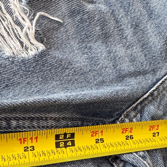 Men's Relaxed Fit Distressed Denim Jeans - Picture 7 of 11